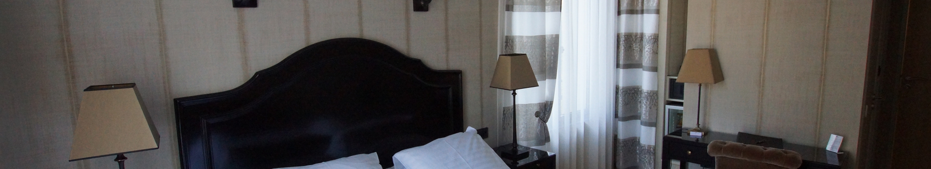 Chambre avec un lit